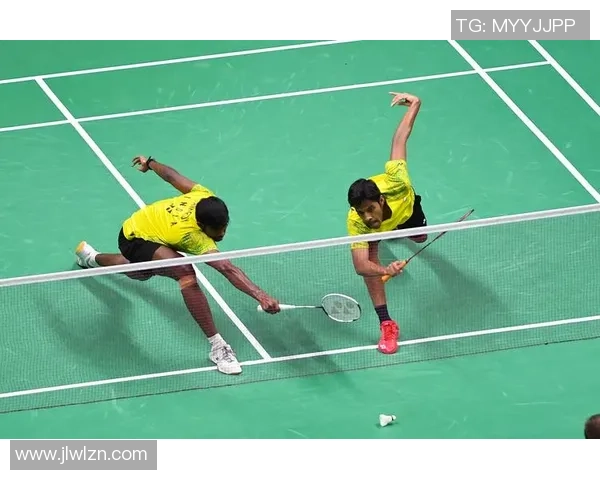 羽毛球新手必看：轻松掌握入门技巧与状态调整方法